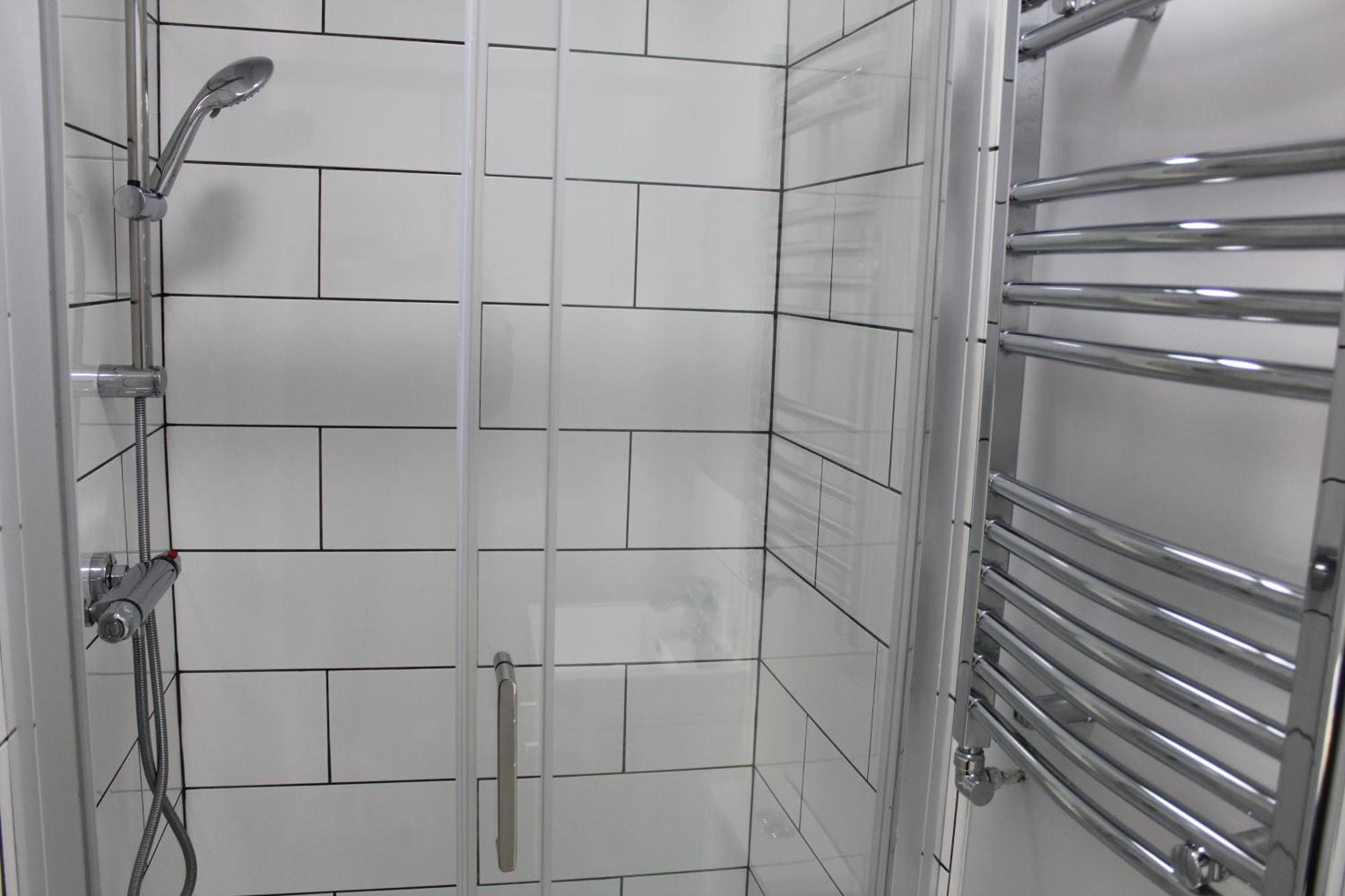 Homestay Stylish Ensuite 15 Mins To London